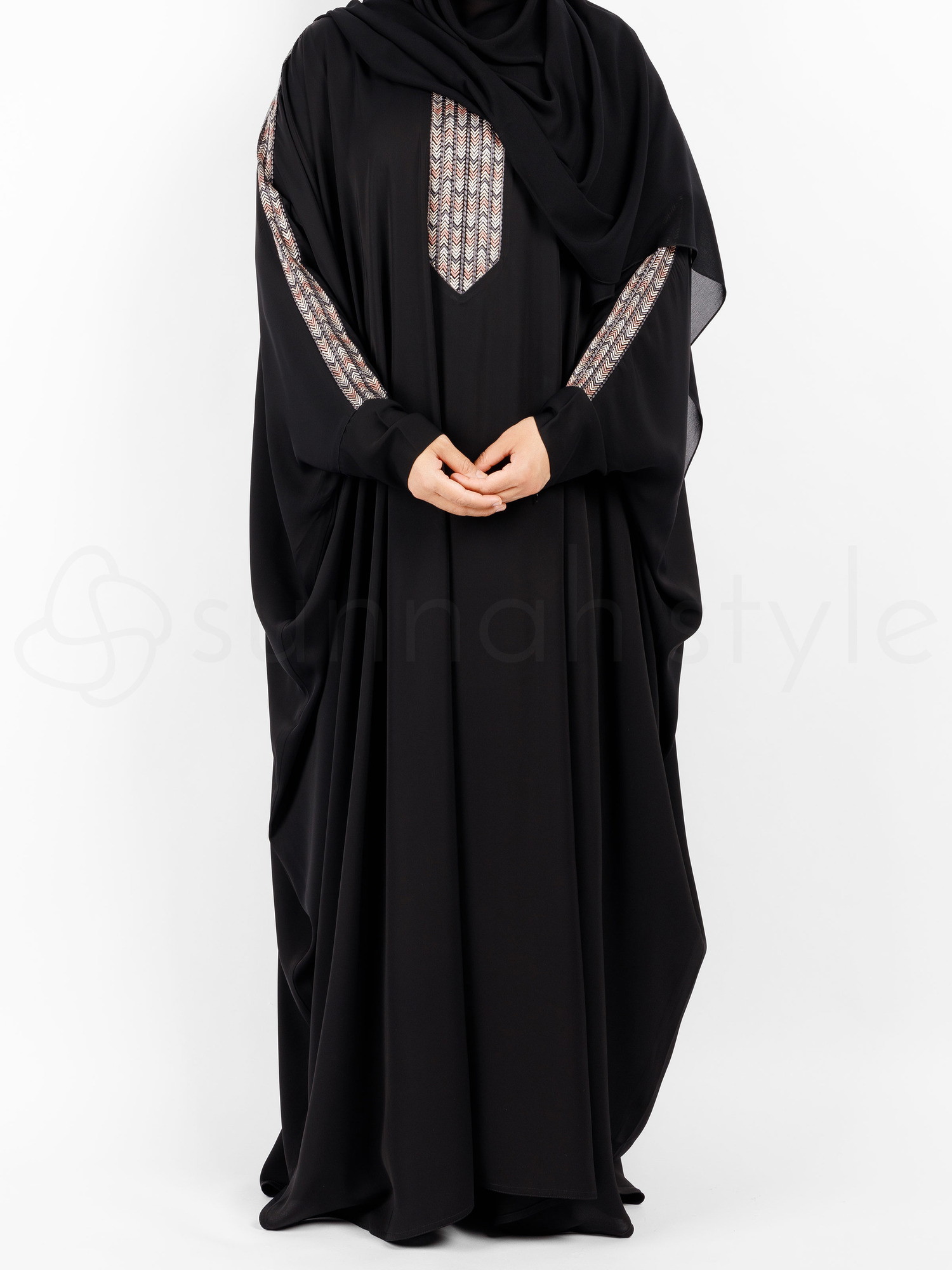 Chevron Embroidered Bisht Abaya (Black)