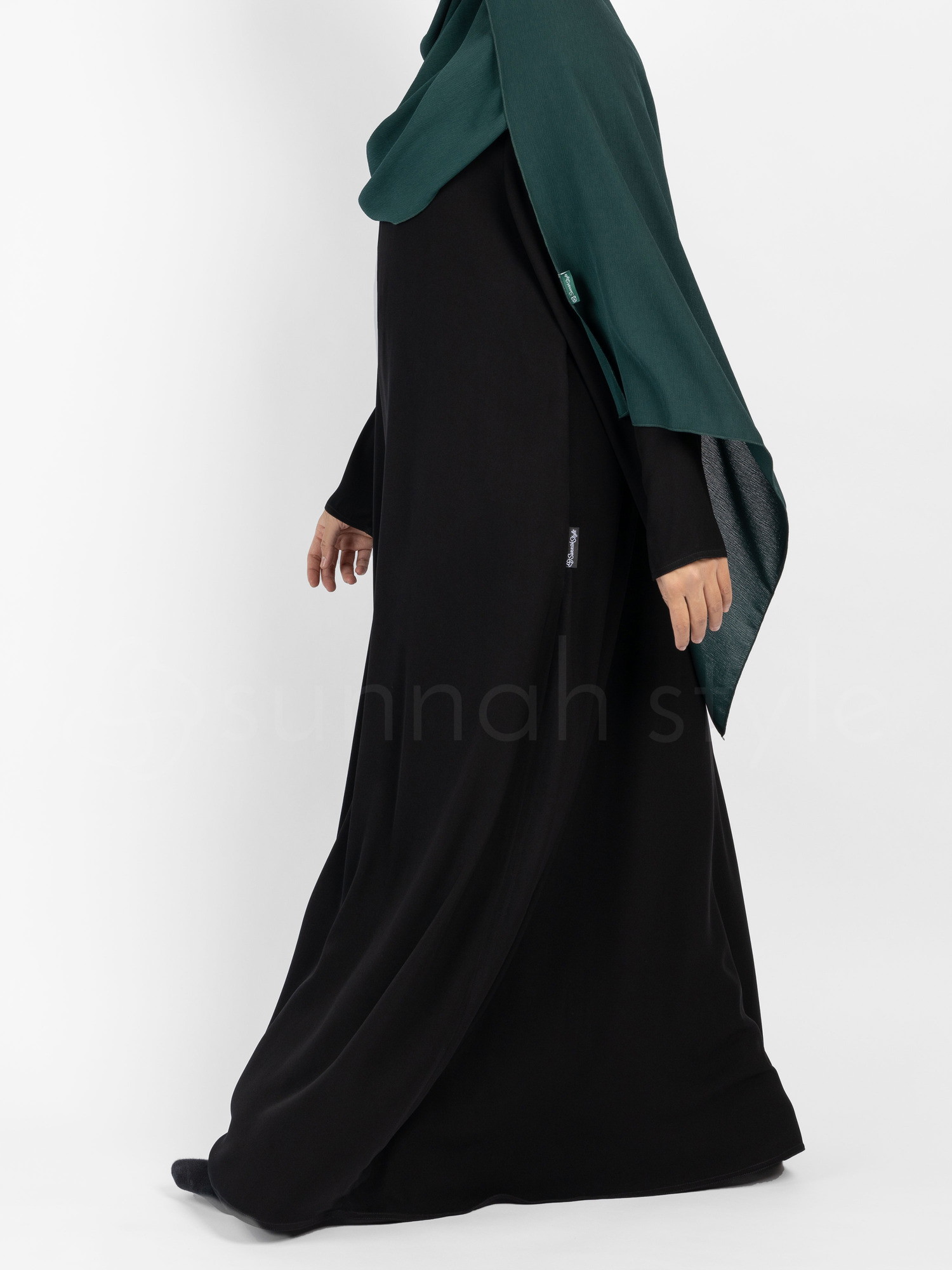 Essentials Closed Abaya Black