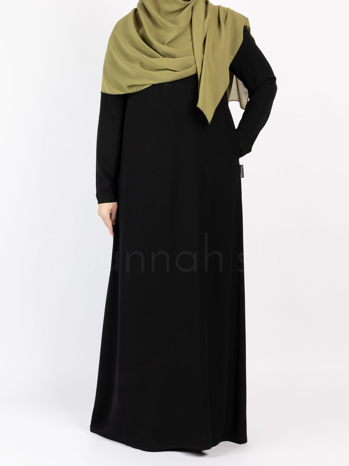 Essentials Closed Abaya SLIM Black